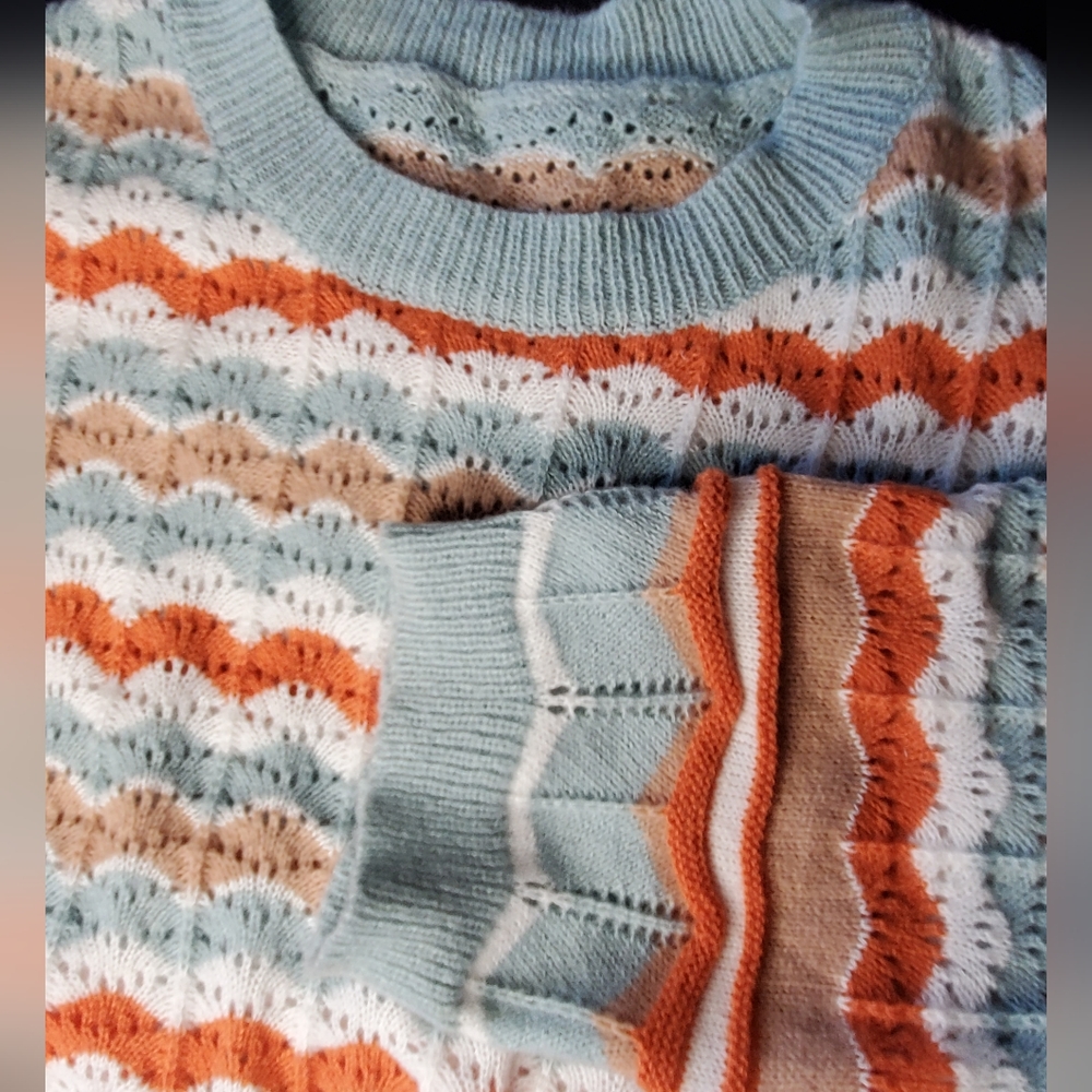 Beautiful Patterned Knit Sweater - Picture 5 of 6